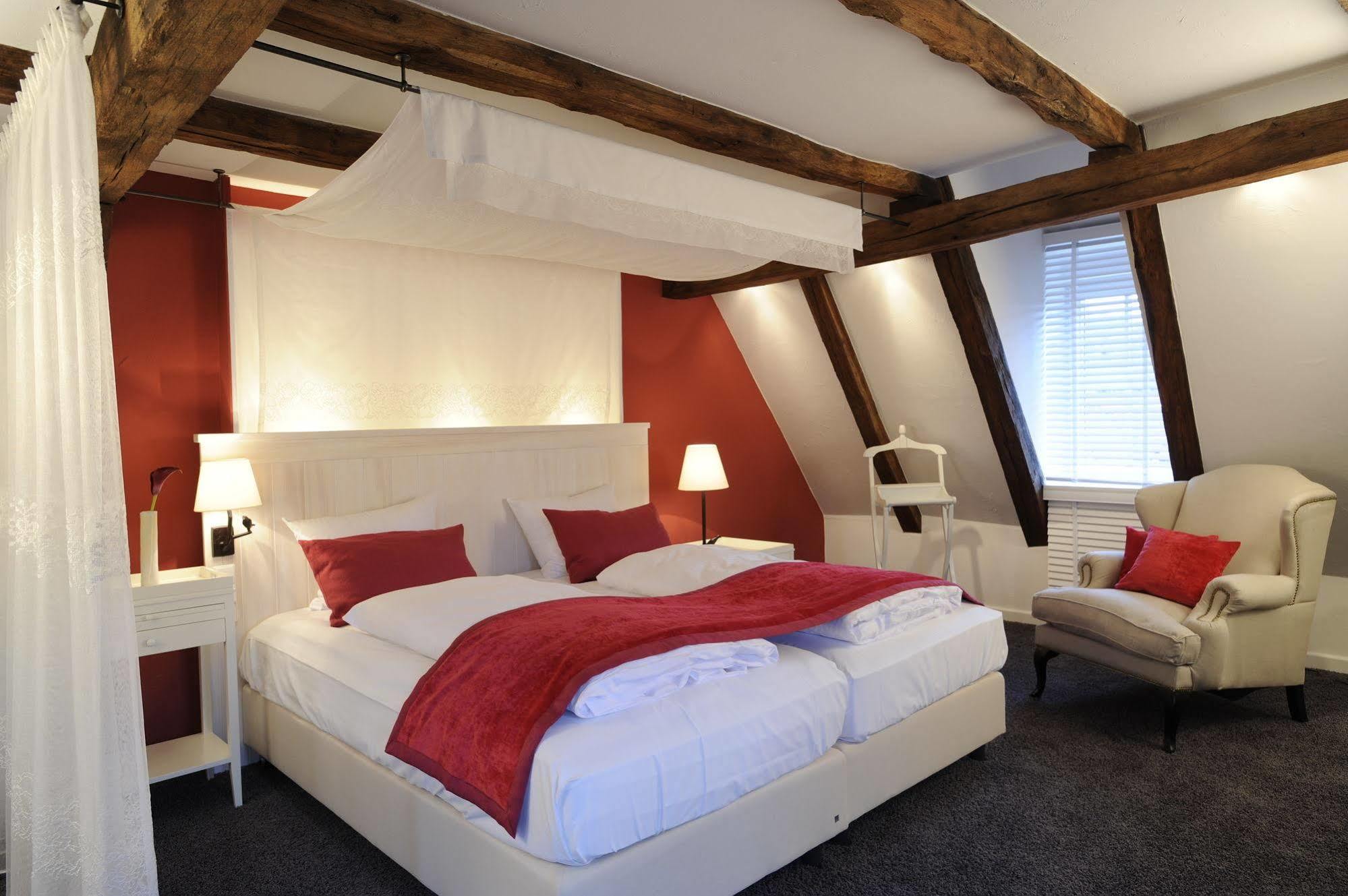 Hotel Altes Amtshaus, 3 Mulfingen Exterior foto